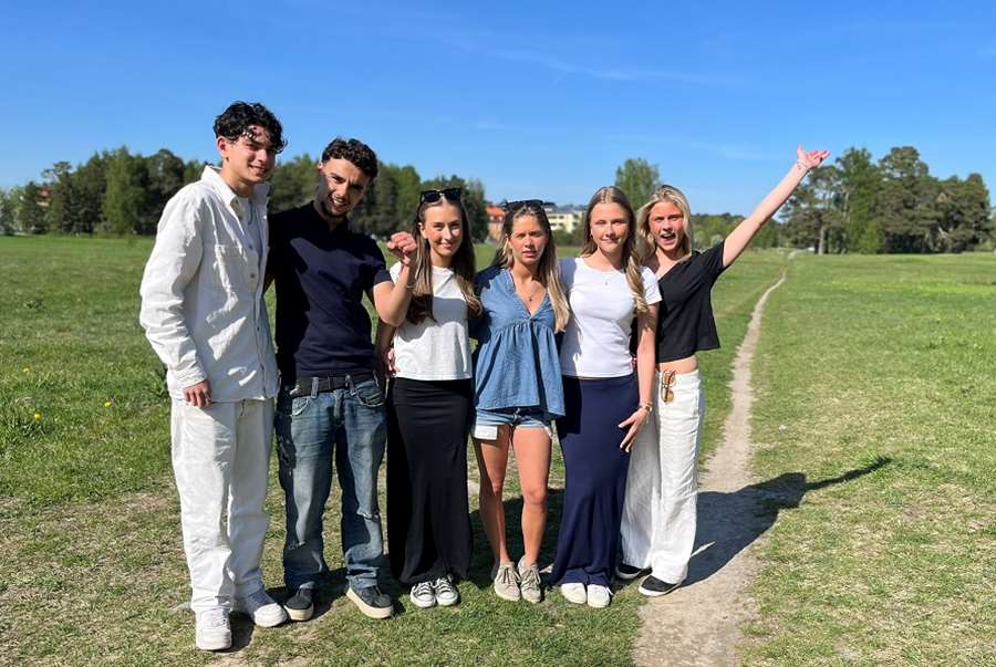 Elever från Lundellska skolan på Polacksbacken som de ska städa under Homerun festival