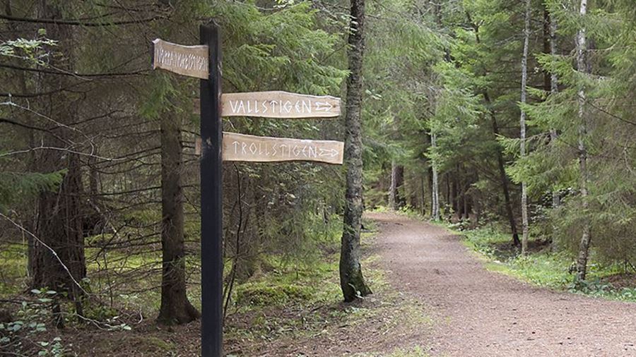 En vägskylt i Stadsskogens naturrseservat.